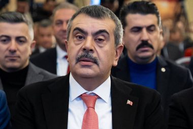 Bakan Tekin ‘Laikliği Savunuyoruz’ metni için dava açacak