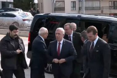 Mansur Yavaş, Müsavat Dervişoğlu’nu ziyaret etti