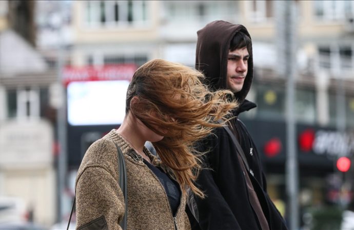 Marmara ve Ege’nin batısında kuvvetli rüzgar uyarısı