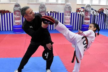 Tekvandocu baba-kız şampiyonadan altınla döndü