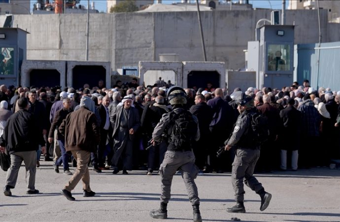 Ramazanın ilk cuması: Filistinlilerin Kudüs’e girişi yine engellendi