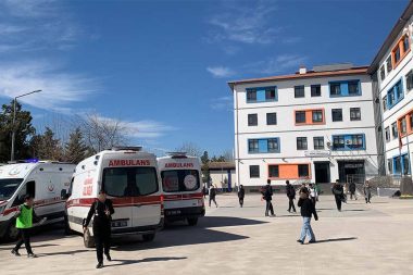 Cıva zehirlenmesi şüphesi: 20 öğrenci hastaneye kaldırıldı