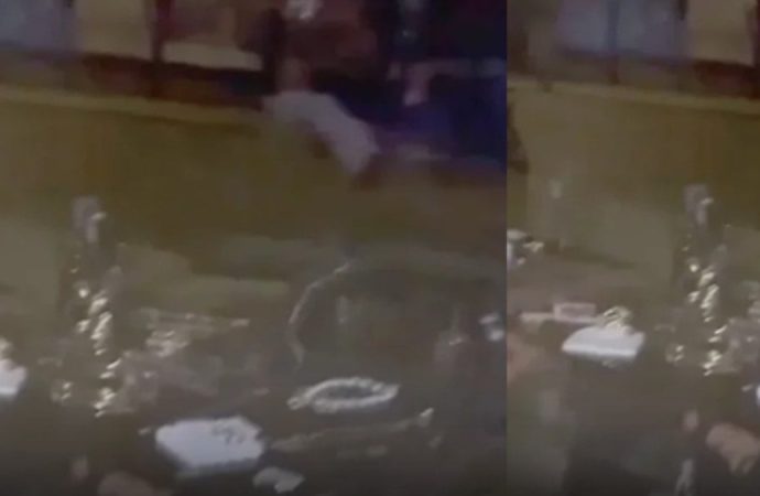 Gece yarısı iş yerini basıp kocasını başka kadınla yakaladı: Biz de seni konuşuyorduk