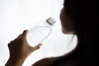 ‘Günde iki litre su iç’ kuralını da çöpe attılar: Yeni kuralın formülü var