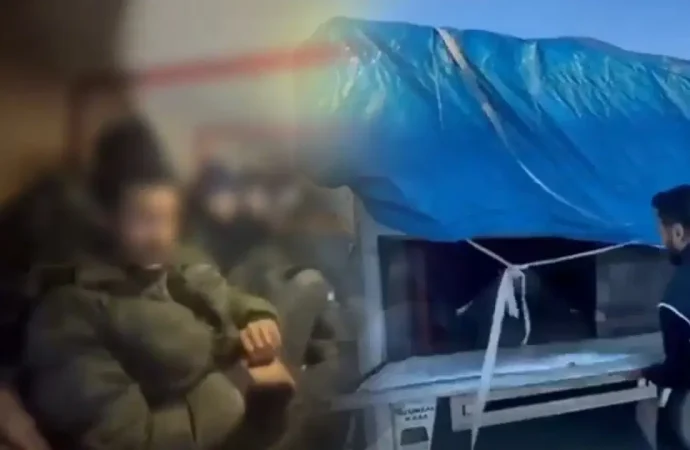 Kamyonetin gizli bölmesinden 19 kaçak göçmen çıktı: Hayvan dışkısıyla kamufle etmişler