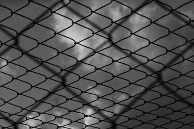 Hapishane incelemeye gelen yabancı heyete gözaltı ve sınır dışı: Dayak iddiası da var