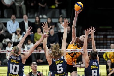 VakıfBank dev maçta Fenerbahçe’yi yendi