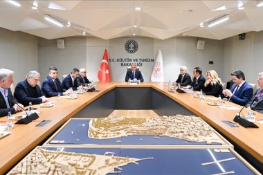 Kültür Bakanı dizi yapımcılarıyla buluştu, 100 bin dolarlık teşviki konuştu