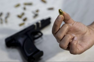 ‘Adana’da çeteler var’ deyip korkuttu, doktoru masasına mermi bıraktı