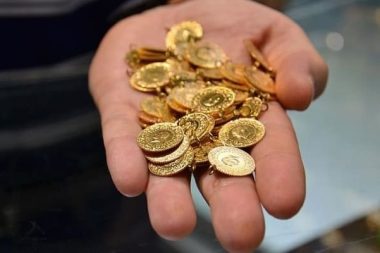 ‘Karşılıklılık teamülünü uymadı’: Düğünde takı takmayan akrabasını icraya verdi