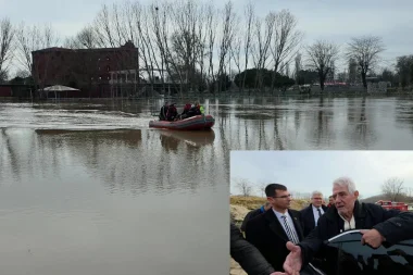 Eski Edirne Belediye Başkanı taşkın kurbanı: Mahsur kaldı, bahçesinden botla tahliye edildi