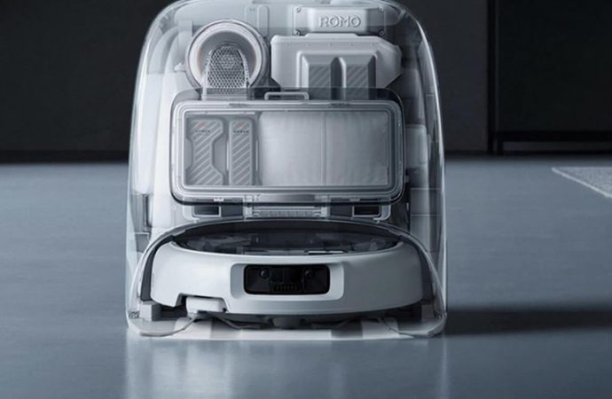 Robot süpürgeyle oynarken tek bir kodla robot ordusunun başına geçti: Yedi bin evi o yönetti