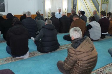 Ezan erken okundu, vatandaş erken iftar yaptı, müftü ‘hata üç dakikalık marjın içinde’ dedi