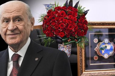 Bahçeli, Cumhurbaşkanı Erdoğan’ın doğum gününü 72 gülle kutladı
