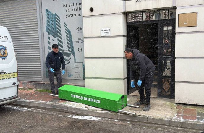 Yedinci kattan atladı, eşi de evde ölü bulundu