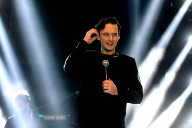 Ünlülere uyuşturucu soruşturması: Şarkıcı Edis gözaltında, Enes Batur pozitif