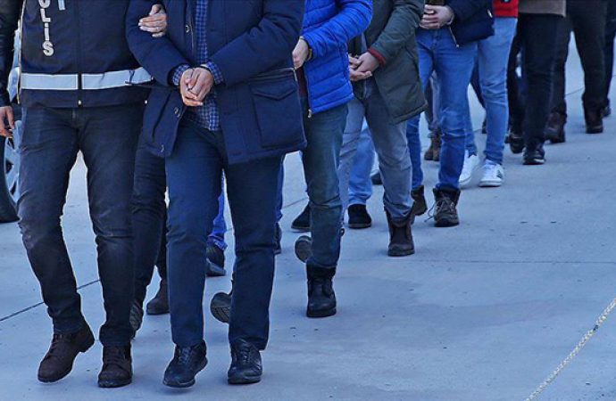 El bombasıyla eve saldırdılar: Dört şüpheli tutuklandı