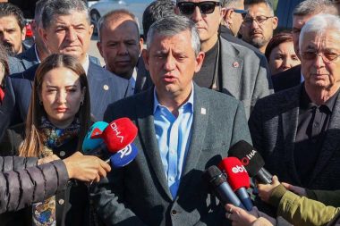 Özel, Muhittin Böcek’i ziyaret etti, Özcan’ın gözaltına alınmasını değerlendirdi: Öğrenci bağışlarını soruyorlar