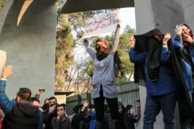 İran’da protestolar yeniden başladı, öğrenciler iki gündür eylemde