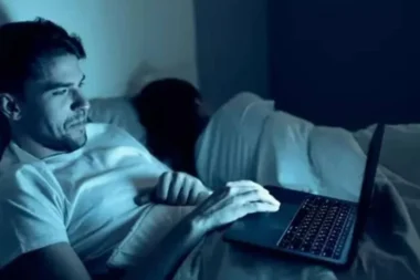 Porno izliyorum ama klasik anlamda bağımlı falan değilim