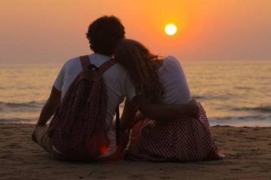 Ben geleceği konuşmak istiyorum, o konuyu değiştiriyor