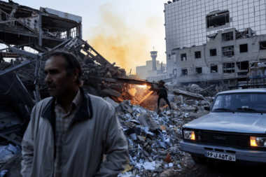 İran’da ayaklanma çıkmasına yatırım yapmak