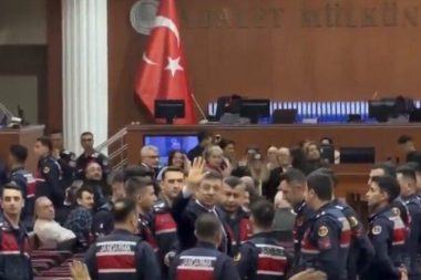 İmamoğlu davası: Bakalım bugün kimlik tespitleri tamamlanacak mı?