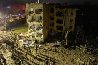 İran’ın füzesi bitmiyor