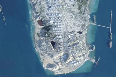 Amerika İran’ın Harg Adasını vurdu