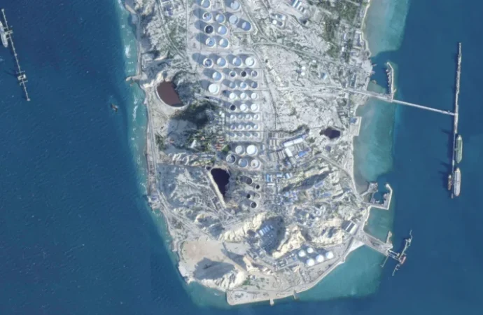 Amerika İran’ın Harg Adasını vurdu