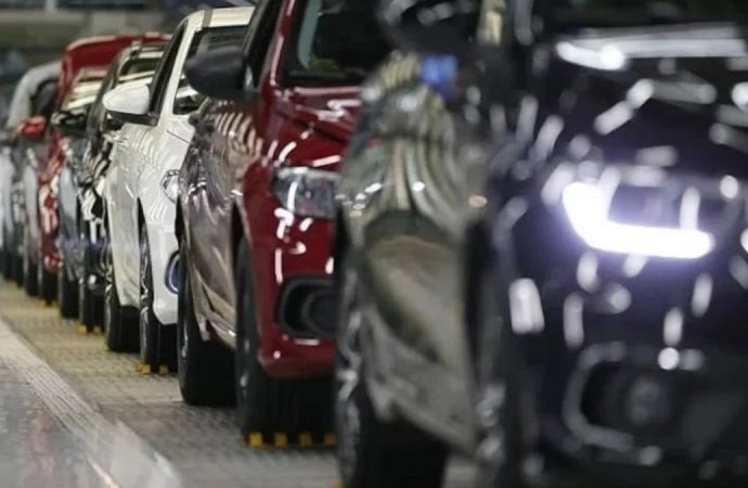 Otomotiv devi Türkiye’de üretime başladı: Fabrika resmen açıldı