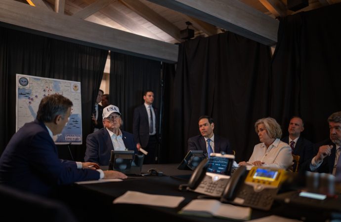 Trump’ın arkasındaki haritada belli oldu: Saldırı planında Türkiye yok