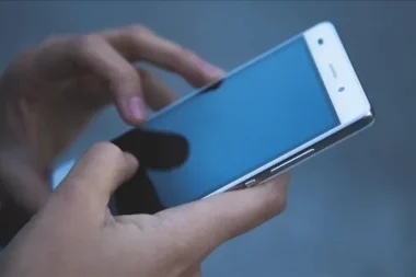 Telefonunuzdan silin: Kartınızdan para çeken 11 uygulama açıklandı