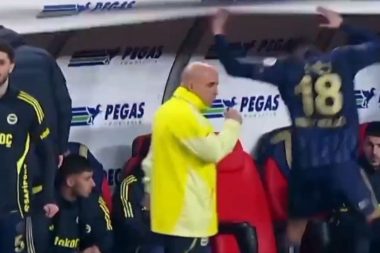 Mert Müldür yedek kulübesini dağıttı, farklı tepkiler geldi