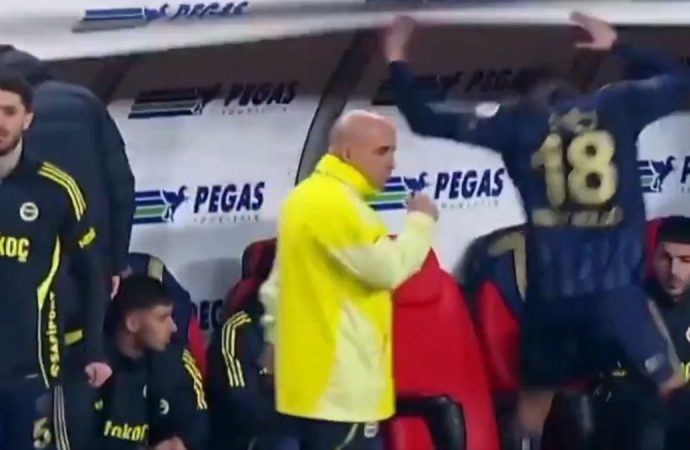 Mert Müldür yedek kulübesini dağıttı, farklı tepkiler geldi