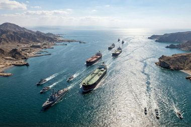 Hürmüz Boğazı ‘fiilen’ kapandı: İki yakasına yüzlerce petrol tankeri yığıldı