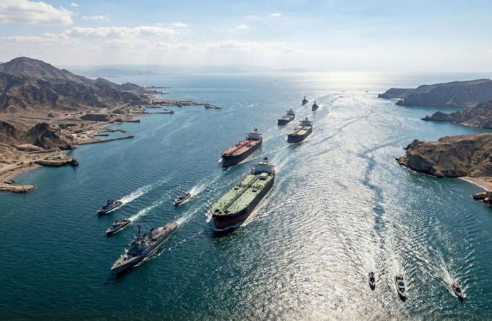 Hürmüz Boğazı ‘fiilen’ kapandı: İki yakasına yüzlerce petrol tankeri yığıldı