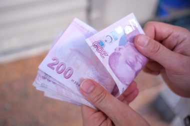 SGK duyurdu: O emeklilerin maaşına nisanda ek zam yapılacak