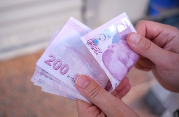 SGK duyurdu: O emeklilerin maaşına nisanda ek zam yapılacak