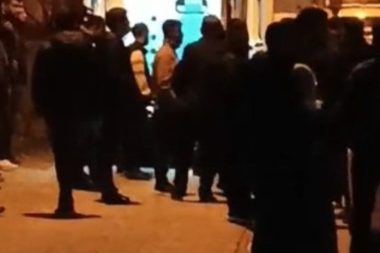 18 yaşındaki kız annesini aldatan babasını öldürdü