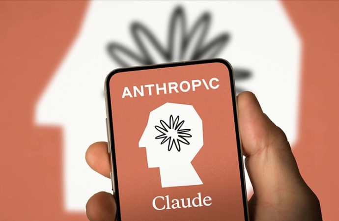 Pentagon’u reddetmişti: Anthropic’in yapay zekası Claude zirveye yerleşti