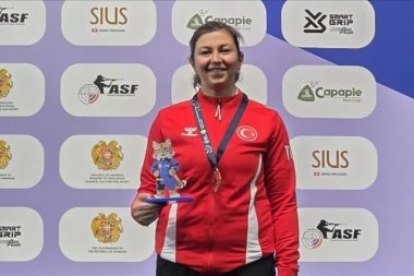 Elif Duygu Eren havalı silahlarda Avrupa üçüncüsü oldu