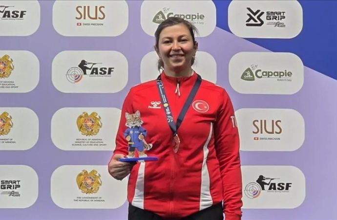 Elif Duygu Eren havalı silahlarda Avrupa üçüncüsü oldu