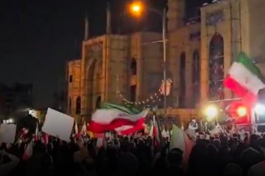 Tahran’da ABD ve İsrail saldırısına protesto