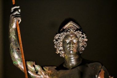 İki bin yıllık öfkeli Mars heykeli için seyir platformu kuruldu