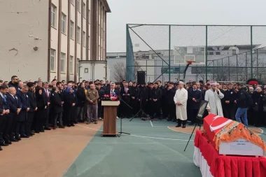 Öğrencinin öldürdüğü öğretmenin cenazesinde Milli Eğitim’e protesto