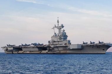Macron, Fransız Charles de Gaulle uçak gemisini Akdeniz’e gönderiyor