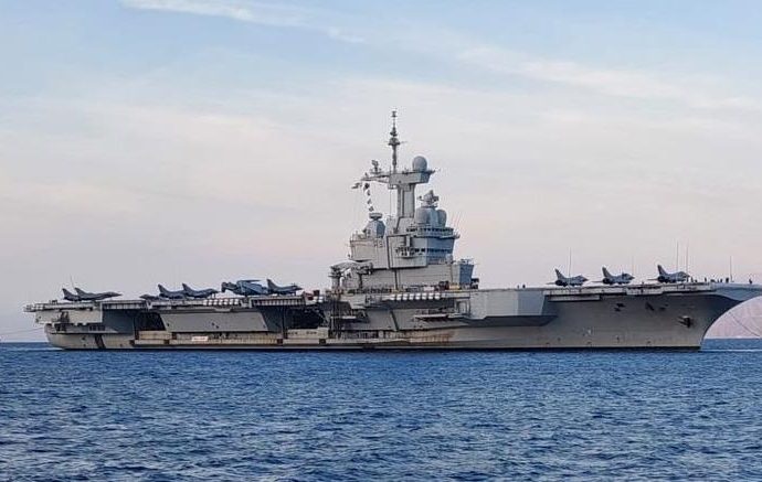 Macron, Fransız Charles de Gaulle uçak gemisini Akdeniz’e gönderiyor