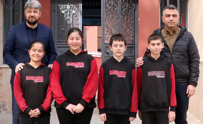 Mahallelinin 150 bin liralık borcunu öğrenciler kapattı