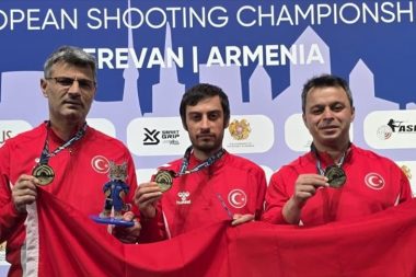Milli atıcılar İsmail Keleş, Yusuf Dikeç ve Buğra Selimzade, Avrupa şampiyonu oldu